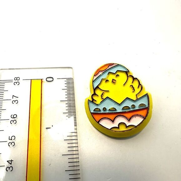 Hallmark Vintage Easter chick pin - Picture 3 of 6